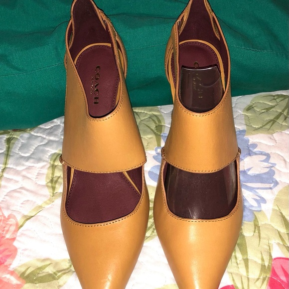 NWOT Authentic COACH NEW YORK LEATHER HEELS sz 7 - Picture 2 of 6